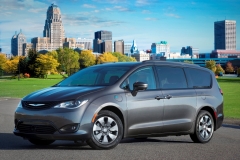 2018 Chrysler Pacifica Hybrid with the Hybrid Special Appearance Package