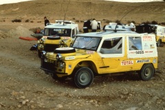 La-Mehari-4x4-ambulanza-alla-Dakar-1980