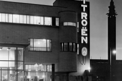 Dettaglio del logo Citroen affisso sulla sede olandese nei primi anni '30