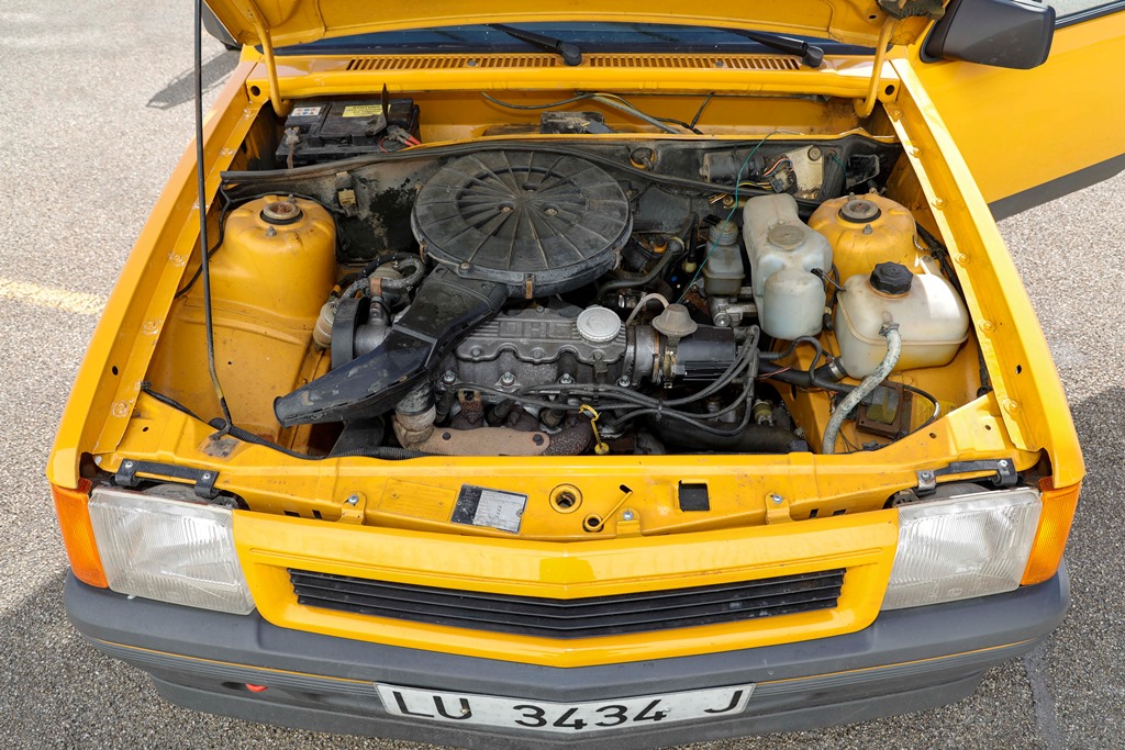 Opel_Corsa_1987_Opel_Corsa_GT_16