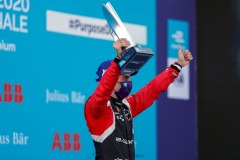 Sébastien Buemi (CHE), Nissan e.Dams, 2nd position, with his trophy