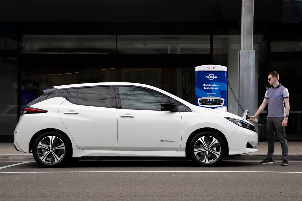 New generation Nissan LEAF wins 2018 Drive Car of the Year 'Gree