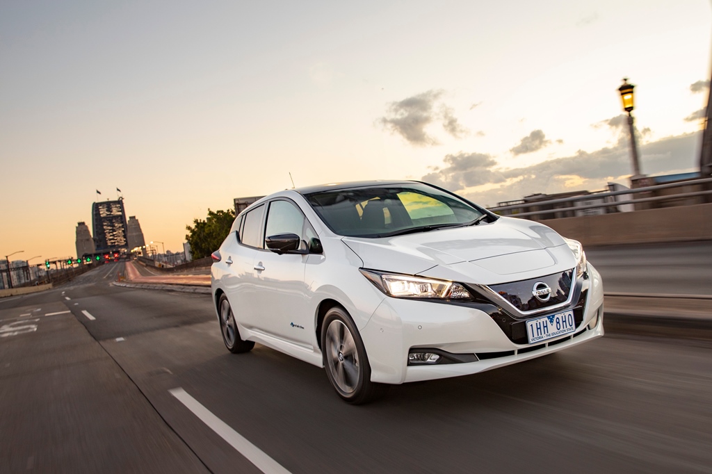 New generation Nissan LEAF wins 2018 Drive Car of the Year 'Gree
