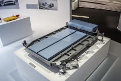 flat-lithium-ion-battery-back-for-next-generation-mercedes-benz-electric-cars_100556248_h