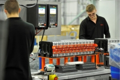 lithium-ion-cell-and-battery-pack-assembly-for-nissan-leaf-electric-car-in-sunderland-u-k-plant_100543634_l
