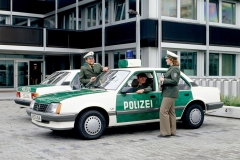 07-Opel-Ascona-Polizei-291100