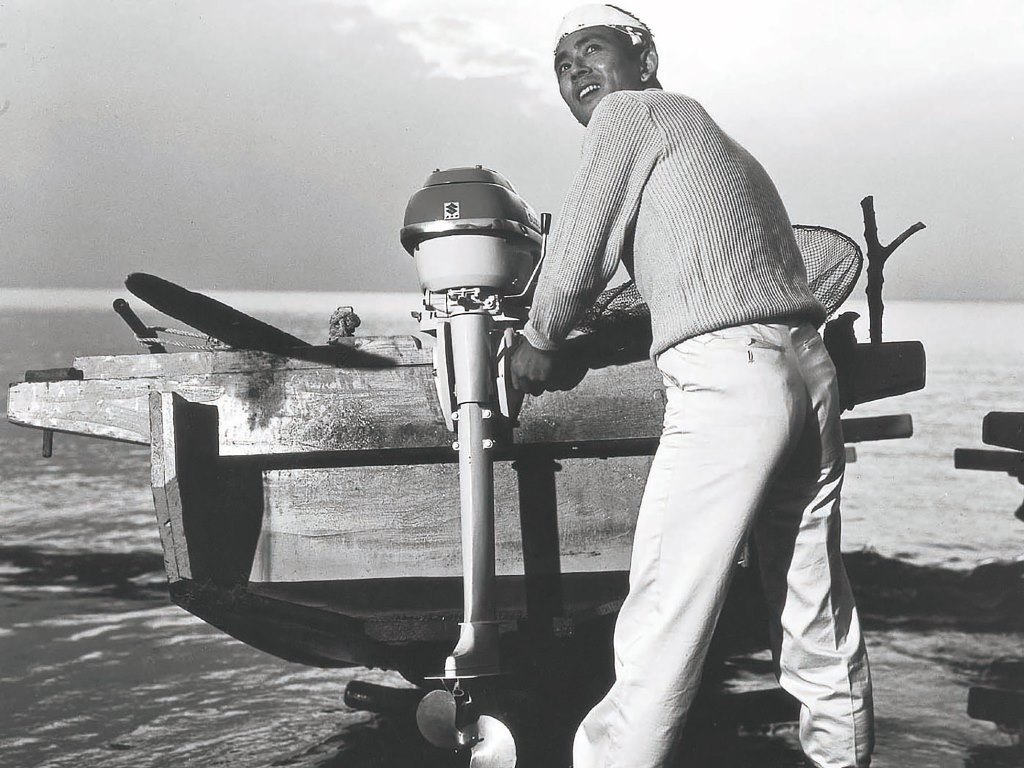 MARINE_1965-Moving-into-the-Outboard-Motor-Business-First-Model-Goes-on-Sale-2