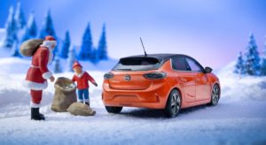 nuova Opel Corsa-e Babbo Natale