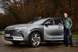 Bertrand Piccard con un Hyundai NEXO