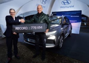 Bertrand Piccard con un Hyundai NEXO