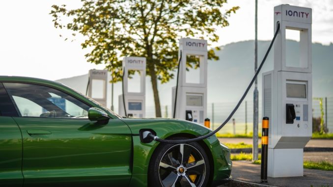 Ricarica rapida e comoda con il Porsche Charging Service