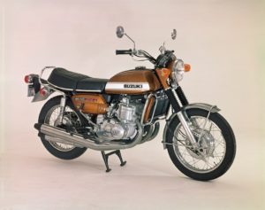 Suzuki compie 100 anni