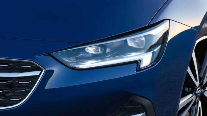 Opel Grandland X plug-in hybrid luce blu