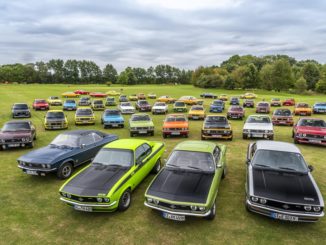 Storia. Opel Manta festeggia al Timmendorfer Strand, come 50 anni fa.