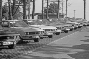 Storia. Opel Manta festeggia al Timmendorfer Strand, come 50 anni fa.