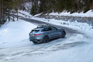 La nuova Jaguar F-Pace è diventata plug-in ibrida