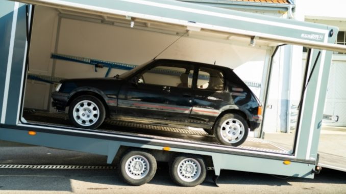 Peugeot 205 GTi, la prima auto restaurata da “L'Aventure Peugeot”