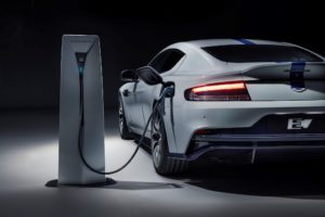 Aston Martin elettrifica il 20% della flotta con tecnologia Mercedes Benz