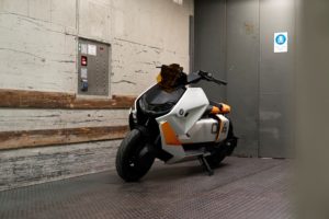 Versione pre-serie dello scooter elettrico BMW Motorrad Definizione CE 04