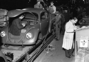 Storia. Il Volkswagen Maggiolino entrava in produzione 75 anni fa