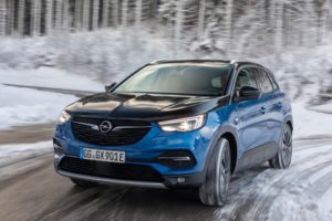 I sistemi di Opel per agevolare la guida durante l’inverno