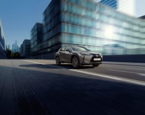 La rinnovata gamma di Lexus UX Hybrid MY21 viene lanciata in Italia