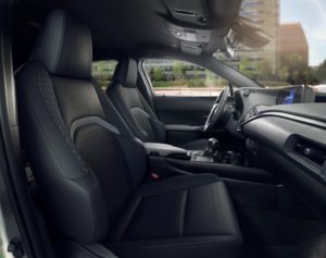 La rinnovata gamma di Lexus UX Hybrid MY21 viene lanciata in Italia