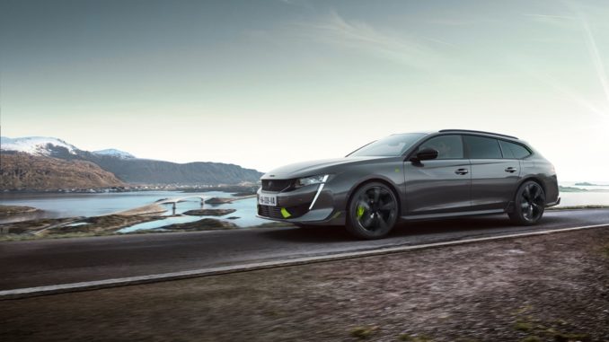 Calendario 2021 elettrificato per casa Peugeot