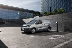 Calendario 2021 elettrificato per casa Peugeot