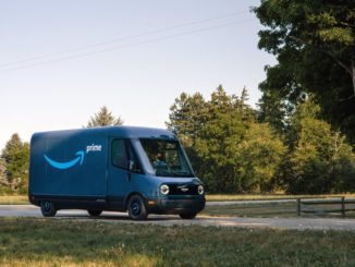 Furgoni elettrici Rivian consegnano in servizio Amazon a San Francisco