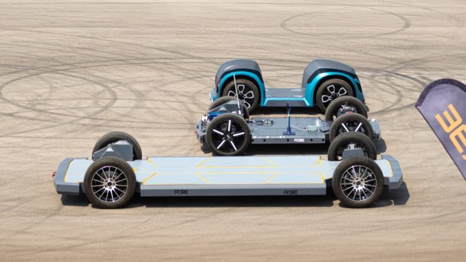 Firmata la collaborazione strategica tra REE Automotive e Magna