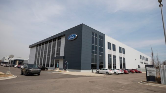 Ford accelera la ricerca e sviluppo delle batterie