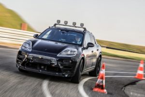Sotto test la Porsche Macan full electric