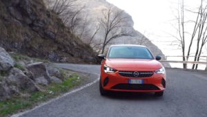 Con Opel Corsa-e sulle strade panoramiche del lago di Lecco