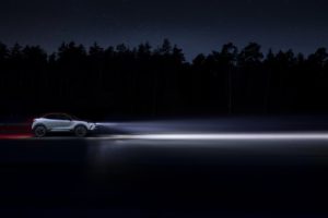 Notte illuminate con i fari IntelliLux LED di Nuovo Opel Mokka