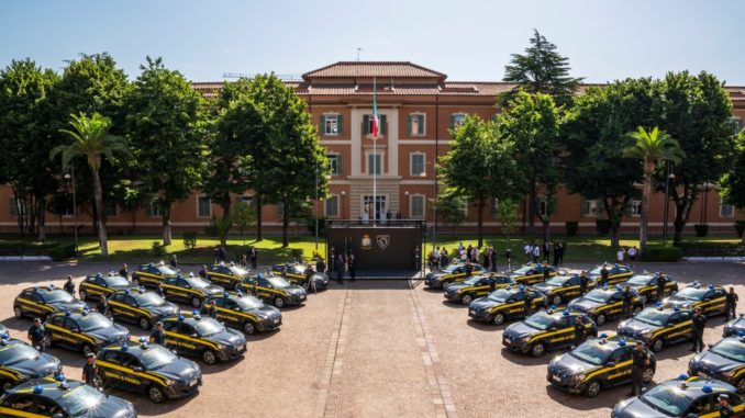 Consegnata la flotta di 30 Peugeot e-208 alla Guardia di Finanza