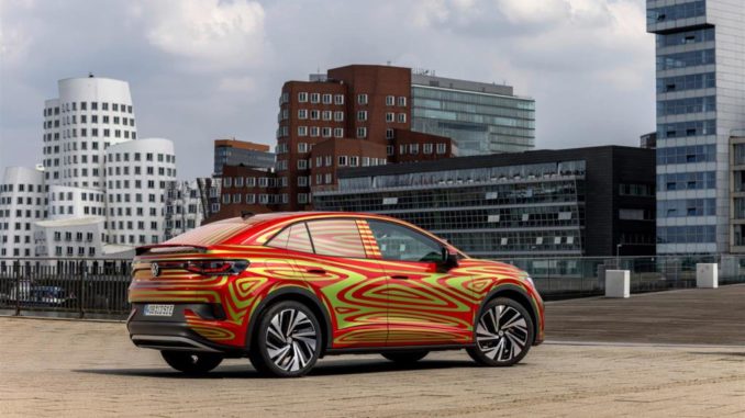 Debutto all’IAA di Monaco della Volkswagen ID.5 GTX con livrea camuffata