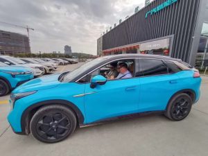 La vettura elettrica cinese Aion LX ha raggiunto i mille chilometri di autonomia