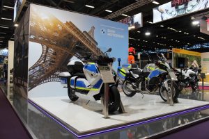 Lo scooter elettrico BMW CE04 in versione Polizia al Milipol 2021 a Parigi