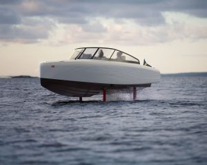 La barca elettrica volante Candela vende più delle barche con motore a combustione