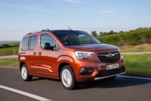 Opel Combo e-Life, cinque o sette posti per la mobilità elettrica quotidiana