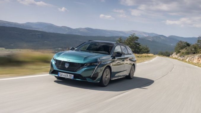 Nuova Peugeot 308 è in finale del Car of the Year 2022