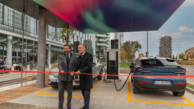 Volvo inaugura a Milano la prima stazione di ricarica ultrafast