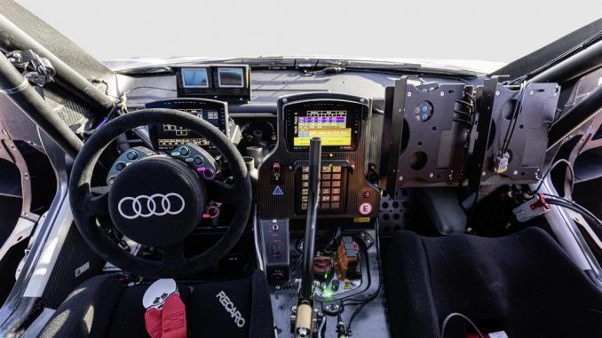Audi porta un centro di controllo hi-tech nel deserto, l’abitacolo della RS Q e-tron