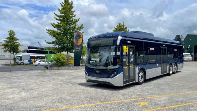 I primi due autobus elettrici extra-large BYD ADL Enviro200EV per Auckland