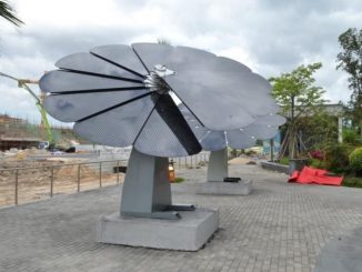 Inseguitore solare a doppio asse generatore solare Sun Flower per stazioni di cambio batterie