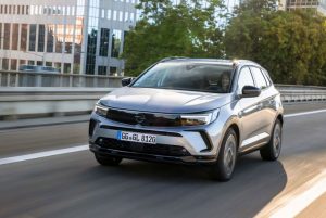 La tecnologia Night Vision sul nuovo Opel Grandland