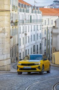 Nuova epoca di bellezza e tecnologia accessibile con Opel Astra