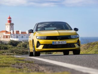 I vantaggi della propulsione ibrida plug-in di Opel Astra in un video