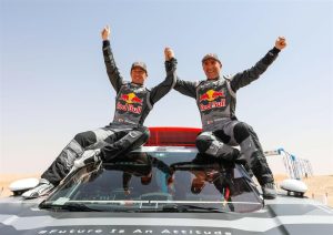 Prima vittoria assoluta di Audi RS Q e-tron nel deserto di Abu Dhabi
